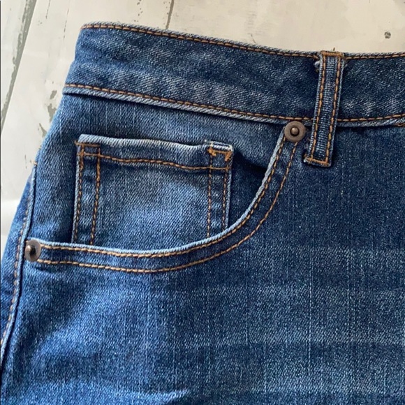 Blue jean pencil skirt nice rich blue. Zip front. In good used condition - Picture 4 of 7